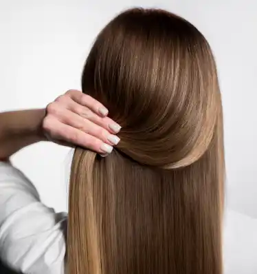 Як доглядати за пористим волоссям: гід із відновлення та зволоження