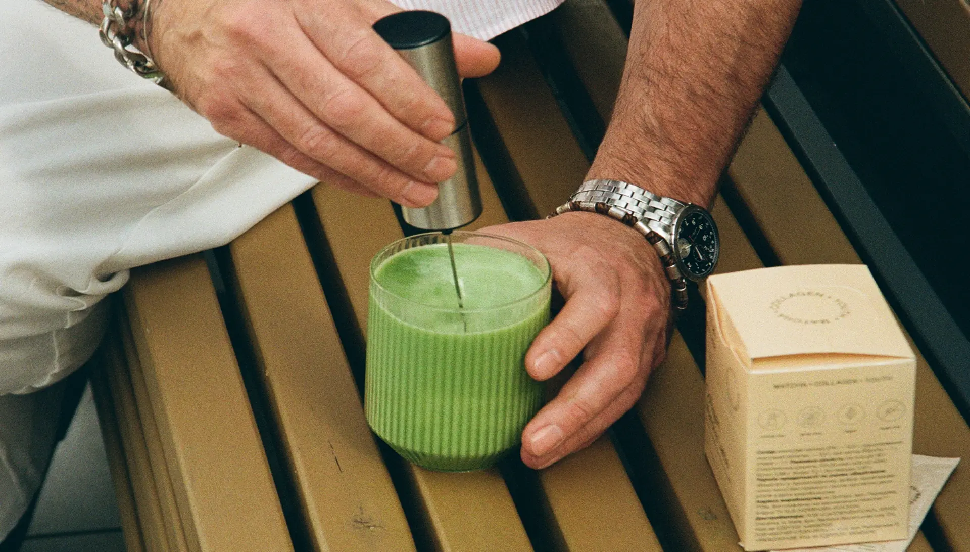 Make collagen matcha latte